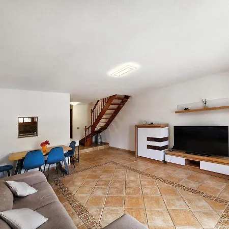 דירה Beautiful House With Mountain And Ocean View אדחה