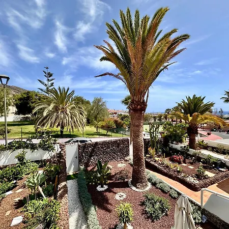 Beautiful House With Mountain And Ocean View דירה